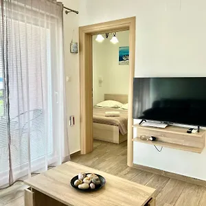 Apartman Nina, Maslenica